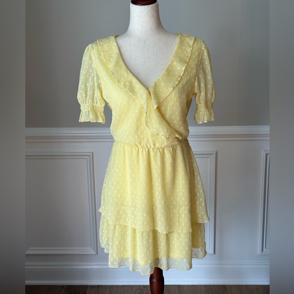 H&M Dresses & Skirts - H&M Divided Yellow Puff Sleeved Ruffled Dress size Small